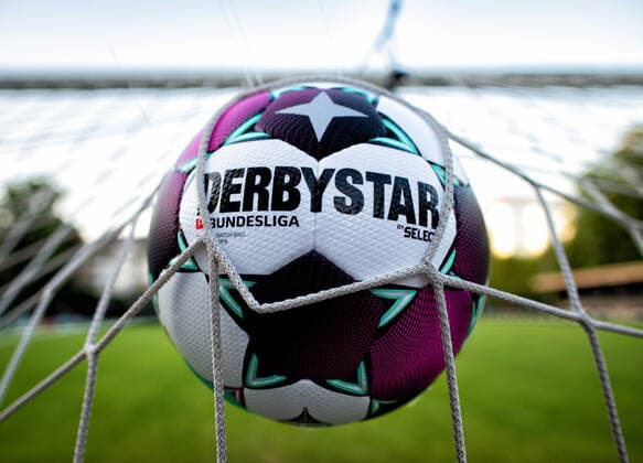 Düsseldorf, 26.06.2020 Der Bundesliga Ball Derbystar Bundesliga Brillant APS V20 2020 21 Spielball