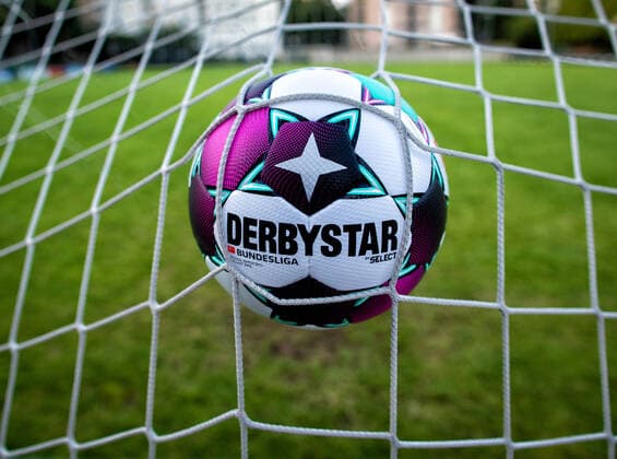 Düsseldorf, 26.06.2020 Der Bundesliga Ball Derbystar Bundesliga Brillant APS V20 2020 21 Spielball