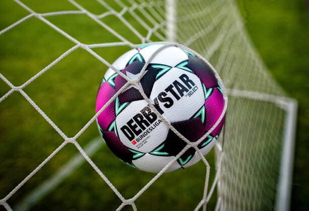 Düsseldorf, 26.06.2020 Der Bundesliga Ball Derbystar Bundesliga Brillant APS V20 2020 21 Spielball