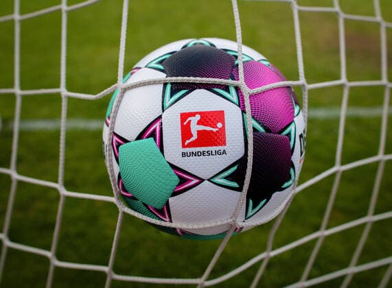 Düsseldorf, 26.06.2020 Der Bundesliga Ball Derbystar Bundesliga Brillant APS V20 2020 21 Spielball