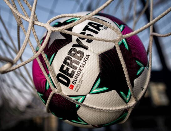 Düsseldorf, 26.06.2020 Der Bundesliga Ball Derbystar Bundesliga Brillant APS V20 2020 21 Spielball