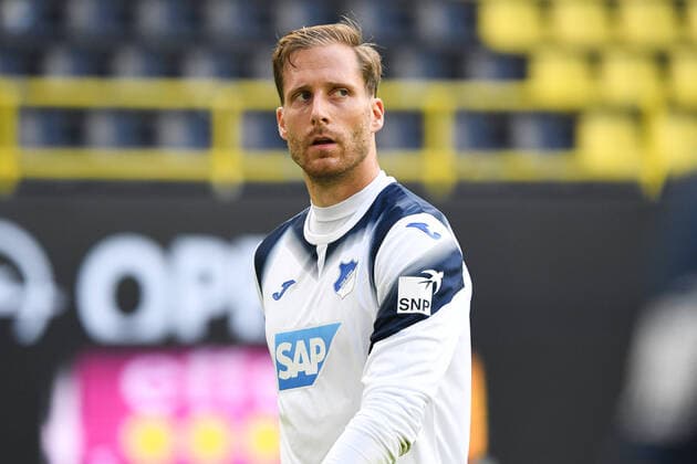 1. Fussball Bundesliga, Bosussia Dortmund - TSG 1899 Hoffenheim, Geisterspiel 27.06.2020, xmeix, 1.Fussball Bundesliga, Borussia Dortmund - TSG 1899 Hoffenheim, empor. v.l.n.r, Oliver Baumann (TSG 1899 Hoffenheim) Foto: Sascha Meiser APF Pool Nur für journalistische Zwecke! Only for editorial use! Nutzungsbedingungen: http: poolbilder.de nutzungsvereinbarung.pdf
