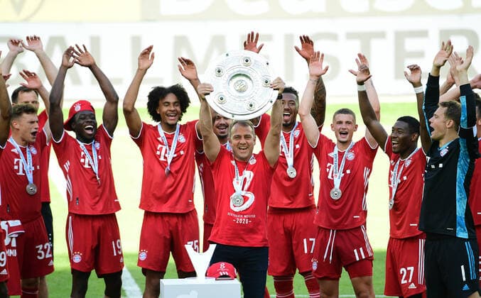 Fussball Deutscher Meister 2020, FC Bayern Muenchen, Trainer Hans-Dieter Hansi Flick mit Meisterschale Wolfsburg, 27.06.2020, Fussball Bundesliga, VfL Wolfsburg - FC Bayern Muenchen 0:4 Wolfsburg DFL REGULATIONS PROHIBIT ANY USE OF PHOTOGRAPHS AS IMAGE SEQUENCES AND OR QUASI VIDEO