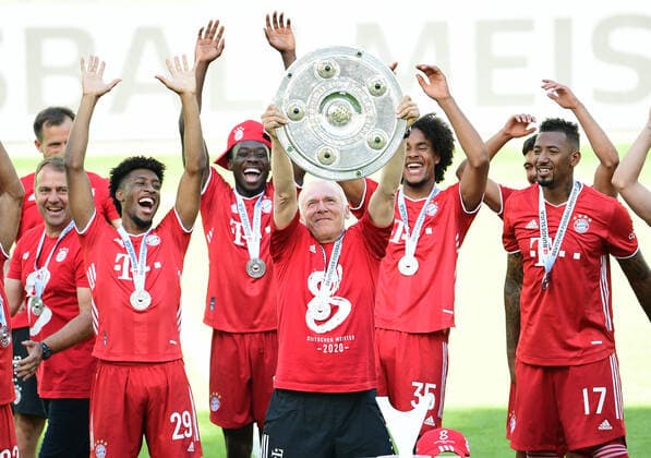 Fussball Deutscher Meister 2020, FC Bayern Muenchen v.l. Trainer Hans-Dieter Hansi Flick, Kingsley Coman, Alphonso Davies, Co-Trainer Hermann Gerland mit Meisterschale, Joshua Zirkzee, Jerome Boateng Wolfsburg, 27.06.2020, Fussball Bundesliga, VfL Wolfsburg - FC Bayern Muenchen 0:4 Wolfsburg DFL REGULATIONS PROHIBIT ANY USE OF PHOTOGRAPHS AS IMAGE SEQUENCES AND OR QUASI VIDEO