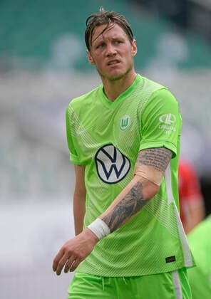27.06.2020, VfL Wolfsburg - FC Bayern Muenchen 27.06.2020, Fussball 1. Bundesliga 2019 2020, 34. Spieltag, VfL Wolfsburg - FC Bayern Muenchen, in der Volkswagen-Arena Wolfsburg. Wout Weghorst (VfL Wolfsburg) Foto: Bernd Feil M.i.S. Pool Nur für journalistische Zwecke! Only for editorial use! Gemäß den Vorgaben der DFL Deutsche Fußball Liga ist es untersagt, in dem Stadion und oder vom Spiel angefertigte Fotoaufnahmen in Form von Sequenzbildern und oder videoähnlichen Fotostrecken zu verwerten bzw. verwerten zu lassen. DFL regulations prohibit any use of photographs as image sequences and or quasi-video. National and international NewsAgencies OUT. Wolfsburg Volkswagen Arena Niedersachsen Deutschland *** 27 06 2020, VfL Wolfsburg FC Bayern Muenchen 27 06 2020, Football 1 Bundesliga 2019 2020, 34 Matchday, VfL Wolfsburg FC Bayern Muenchen, in the Volkswagen Arena Wolfsburg Wout Weghorst VfL Wolfsburg Photo Bernd Feil M i S Pool Only for journalistic purposes Only for editorial use According to the regulations of the DFL Deutsche Fußball Liga, it is prohibited to use or have used photographs taken in the stadium and or of the match in the form of sequence images and or video-like photo sequences DFL regulations prohibit any use of photographs as image sequences and or quasi video National and international NewsAgencies OUT Wolfsburg Volkswagen Arena Lower Saxony Germany Poolfoto ,EDITORIAL USE ONLY