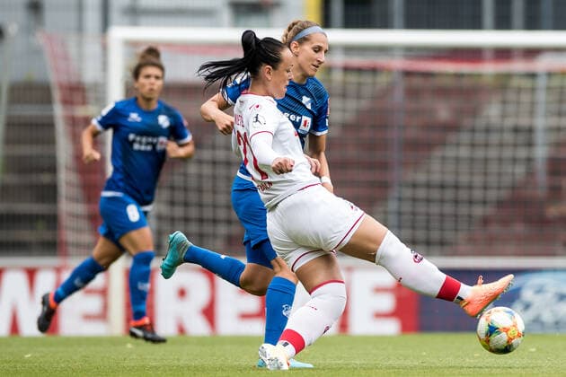 FLYERALARM Frauen Fussball Bundesliga; 1. FC Koeln - SC Sand; 28.06.2020 Peggy Nietgen ( 21, 1. FC Koeln), Dina Blagojevic ( 10, SC Sand 1946) FLYERALARM Frauen Fussball Bundesliga, 1. FC Koeln - SC Sand, Koeln, Franz-Kremer-Stadion DFL REGULATIONS PROHIBIT ANY USE OF PHOTOGRAPHS AS IMAGE SEQUENCES AND OR QUASI-VIDEO. Copyright: xBEAUTIFULxSPORTS Wunderlx