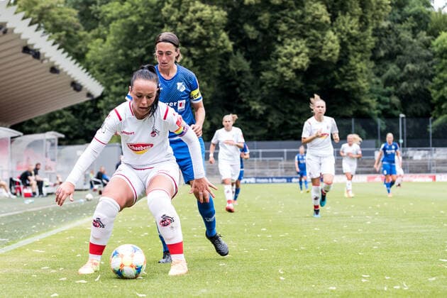 FLYERALARM Frauen Fussball Bundesliga; 1. FC Koeln - SC Sand; 28.06.2020 Peggy Nietgen ( 21, 1. FC Koeln), Anne van Bonn ( 7, SC Sand 1946) FLYERALARM Frauen Fussball Bundesliga, 1. FC Koeln - SC Sand, Koeln, Franz-Kremer-Stadion DFL REGULATIONS PROHIBIT ANY USE OF PHOTOGRAPHS AS IMAGE SEQUENCES AND OR QUASI-VIDEO. Copyright: xBEAUTIFULxSPORTS Wunderlx