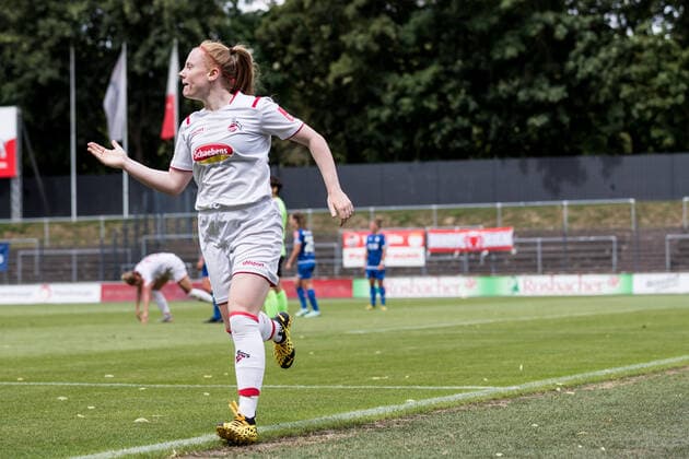 FLYERALARM Frauen Fussball Bundesliga; 1. FC Koeln - SC Sand; 28.06.2020 Amber Barrett ( 22, 1. FC Koeln) trifft zum 1:0 - Jubel beim 1. FC Koeln FLYERALARM Frauen Fussball Bundesliga, 1. FC Koeln - SC Sand, Koeln, Franz-Kremer-Stadion DFL REGULATIONS PROHIBIT ANY USE OF PHOTOGRAPHS AS IMAGE SEQUENCES AND OR QUASI-VIDEO. Copyright: xBEAUTIFULxSPORTS Wunderlx