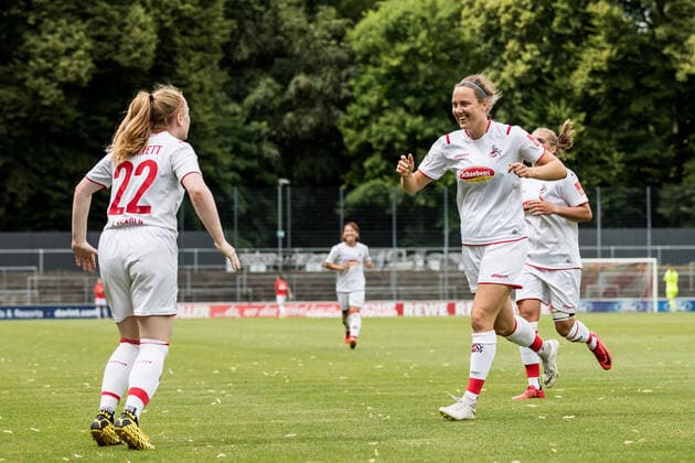 FLYERALARM Frauen Fussball Bundesliga; 1. FC Koeln - SC Sand; 28.06.2020 Amber Barrett ( 22, 1. FC Koeln) trifft zum 1:0 - Jubel beim 1. FC Koeln FLYERALARM Frauen Fussball Bundesliga, 1. FC Koeln - SC Sand, Koeln, Franz-Kremer-Stadion DFL REGULATIONS PROHIBIT ANY USE OF PHOTOGRAPHS AS IMAGE SEQUENCES AND OR QUASI-VIDEO. Copyright: xBEAUTIFULxSPORTS Wunderlx