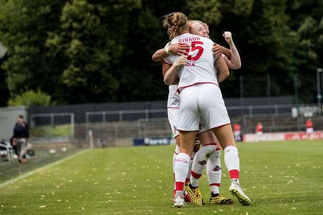 FLYERALARM Frauen Fussball Bundesliga; 1. FC Koeln - SC Sand; 28.06.2020 Amber Barrett ( 22, 1. FC Koeln) trifft zum 1:0 - Jubel beim 1. FC Koeln FLYERALARM Frauen Fussball Bundesliga, 1. FC Koeln - SC Sand, Koeln, Franz-Kremer-Stadion DFL REGULATIONS PROHIBIT ANY USE OF PHOTOGRAPHS AS IMAGE SEQUENCES AND OR QUASI-VIDEO. Copyright: xBEAUTIFULxSPORTS Wunderlx