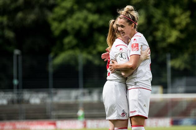 FLYERALARM Frauen Fussball Bundesliga; 1. FC Koeln - SC Sand; 28.06.2020 Amber Barrett ( 22, 1. FC Koeln) trifft zum 1:0 - Jubel beim 1. FC Koeln FLYERALARM Frauen Fussball Bundesliga, 1. FC Koeln - SC Sand, Koeln, Franz-Kremer-Stadion DFL REGULATIONS PROHIBIT ANY USE OF PHOTOGRAPHS AS IMAGE SEQUENCES AND OR QUASI-VIDEO. Copyright: xBEAUTIFULxSPORTS Wunderlx