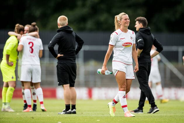 FLYERALARM Frauen Fussball Bundesliga; 1. FC Koeln - SC Sand; 28.06.2020 Trotz Sieg gegen den SC Sand kann der Abstieg nicht verhindert werden - Trauer beim 1. FC Koeln: Rachel Rinast ( 31, 1. FC Koeln) FLYERALARM Frauen Fussball Bundesliga, 1. FC Koeln - SC Sand, Koeln, Franz-Kremer-Stadion DFL REGULATIONS PROHIBIT ANY USE OF PHOTOGRAPHS AS IMAGE SEQUENCES AND OR QUASI-VIDEO. Copyright: xBEAUTIFULxSPORTS Wunderlx