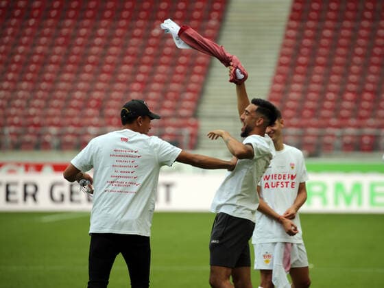 VfB Stuttgart - SV Darmstadt 98 v.l. Roberto Massimo, Nicolas Gonzalez (beide VfB Stuttgart) Deutschland, Stuttgart, 28.06.2020, Fussball, 2. Bundesliga, Saison 2019 2020, 34. Spieltag, VfB Stuttgart - SV Darmstadt DFL DFB REGULATIONS PROHIBIT ANY USE OF PHOTOGRAPHS AS IMAGE SEQUENCES AND OR QUASI-VIDEO Foto: Pressefoto Rudel Robin Rudel Pool Pressefoto Rudel; Stuttgart Baden-Württemberg Deutschland