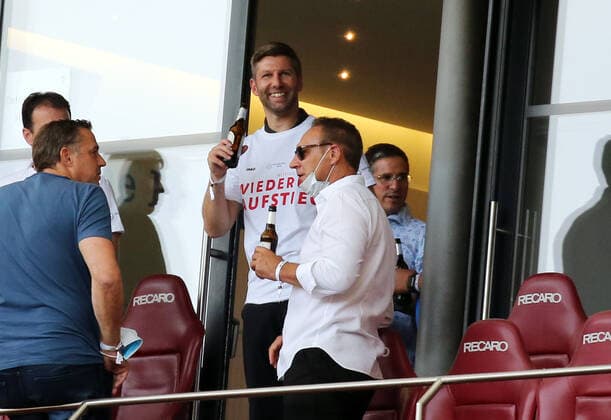 VfB Stuttgart - SV Darmstadt 98 Thomas Hitzlsperger (Vorstand VfB Stuttgart) Deutschland, Stuttgart, 28.06.2020, Fussball, 2. Bundesliga, Saison 2019 2020, 34. Spieltag, VfB Stuttgart - SV Darmstadt DFL DFB REGULATIONS PROHIBIT ANY USE OF PHOTOGRAPHS AS IMAGE SEQUENCES AND OR QUASI-VIDEO Foto: Pressefoto Rudel Robin Rudel Pool Pressefoto Rudel; Stuttgart Baden-Württemberg Deutschland
