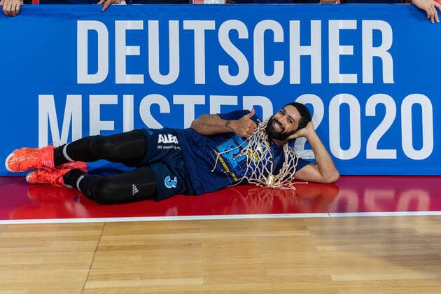 Sport Themen der Woche KW26 Sport Bilder des Tages Basketball easyCredit BBL Final-Turnier Basketball München 28.06.2020 Saison 2019 2020 easyCredit BBL Final-Turnier 2020 Finale Spiel 2 Alba Berlin - MHP Riesen Ludwigsburg Alba Berlin Deutscher Meister 2020 Jubel Peyton Siva (Alba Berlin, No.03) nur redaktionelle Verwendung - kommerzielle Verwendung Nutzung nur nach Absprache mit dem Fotografen München Deutschland