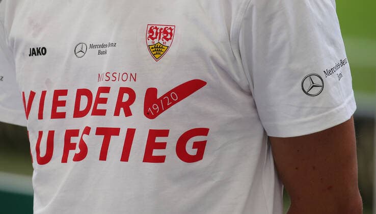 Fußball 2. Bundesliga VfB Stuttgart vs. SV Darmstadt 98 Stuttgart, 2. Bundesliga, VfB Stuttgart vs. SV Darmstadt 98, Mario Gomez ( VfB ) Pressefoto Baumann Alexander Keppler Pool Nur für journalistische Zwecke! Only for editorial use! Gemäß den Vorgaben der DFL Deutsche Fußball Liga ist es untersagt, in dem Stadion und oder vom Spiel angefertigte Fotoaufnahmen in Form von Sequenzbildern und oder videoähnlichen Fotostrecken zu verwerten bzw. verwerten zu lassen. ulations prohibit any use of photographs as image sequences and or quasi-video NATIONAL AND INTERNATIONAL NEWS AGENCIES OUT Stuttgart Baden-Württemberg Deutschland