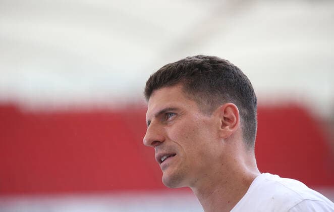 Fußball 2. Bundesliga VfB Stuttgart vs. SV Darmstadt 98 Stuttgart, 2. Bundesliga, VfB Stuttgart vs. SV Darmstadt 98, Mario Gomez ( VfB ) Pressefoto Baumann Alexander Keppler Pool Nur für journalistische Zwecke! Only for editorial use! Gemäß den Vorgaben der DFL Deutsche Fußball Liga ist es untersagt, in dem Stadion und oder vom Spiel angefertigte Fotoaufnahmen in Form von Sequenzbildern und oder videoähnlichen Fotostrecken zu verwerten bzw. verwerten zu lassen. ulations prohibit any use of photographs as image sequences and or quasi-video NATIONAL AND INTERNATIONAL NEWS AGENCIES OUT Stuttgart Baden-Württemberg Deutschland