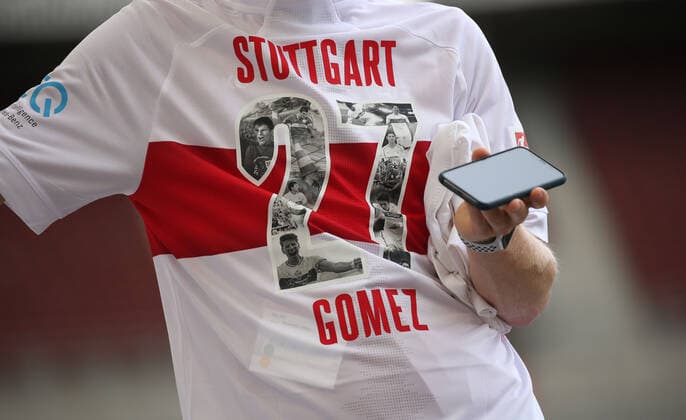Fußball 2. Bundesliga VfB Stuttgart vs. SV Darmstadt 98 Stuttgart, 2. Bundesliga, VfB Stuttgart vs. SV Darmstadt 98, Mario Gomez ( VfB ) Pressefoto Baumann Alexander Keppler Pool Nur für journalistische Zwecke! Only for editorial use! Gemäß den Vorgaben der DFL Deutsche Fußball Liga ist es untersagt, in dem Stadion und oder vom Spiel angefertigte Fotoaufnahmen in Form von Sequenzbildern und oder videoähnlichen Fotostrecken zu verwerten bzw. verwerten zu lassen. ulations prohibit any use of photographs as image sequences and or quasi-video NATIONAL AND INTERNATIONAL NEWS AGENCIES OUT Stuttgart Baden-Württemberg Deutschland