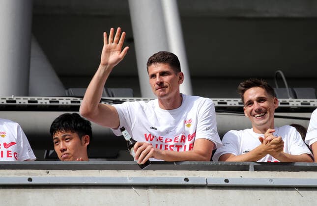 VfB Stuttgart - SV Darmstadt 98 Mario Gomez (VfB Stuttgart) Deutschland, Stuttgart, 28.06.2020, Fussball, 2. Bundesliga, Saison 2019 2020, 34. Spieltag, VfB Stuttgart - SV Darmstadt DFL DFB REGULATIONS PROHIBIT ANY USE OF PHOTOGRAPHS AS IMAGE SEQUENCES AND OR QUASI-VIDEO Foto: Pressefoto Rudel Robin Rudel Pool Pressefoto Rudel; Stuttgart Baden-Württemberg Deutschland