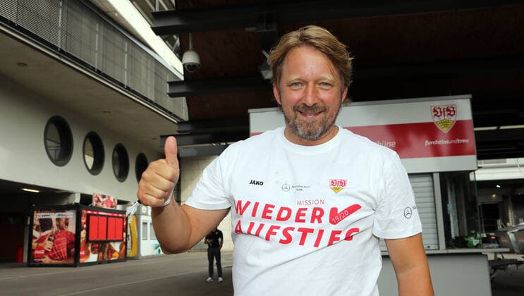 Sport Themen der Woche KW26 Sport Bilder des Tages VfB Stuttgart - SV Darmstadt 98 Sven Mislintat (Sportdirektor VfB Stuttgart) Deutschland, Stuttgart, 28.06.2020, Fussball, 2. Bundesliga, Saison 2019 2020, 34. Spieltag, VfB Stuttgart - SV Darmstadt DFL DFB REGULATIONS PROHIBIT ANY USE OF PHOTOGRAPHS AS IMAGE SEQUENCES AND OR QUASI-VIDEO Foto: Pressefoto Rudel Robin Rudel Pool Pressefoto Rudel; Stuttgart Baden-Württemberg Deutschland