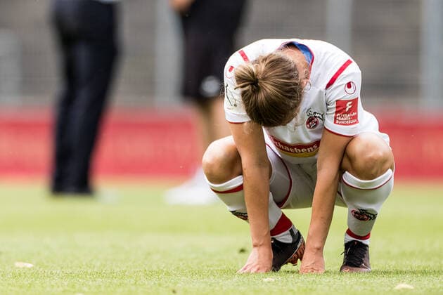 FLYERALARM Frauen Fussball Bundesliga; 1. FC Koeln - SC Sand; 28.06.2020 Trotz Sieg gegen den SC Sand kann der Abstieg nicht verhindert werden - Trauer beim 1. FC Koeln: Carolin Schraa ( 7, 1. FC Koeln) FLYERALARM Frauen Fussball Bundesliga, 1. FC Koeln - SC Sand, Koeln, Franz-Kremer-Stadion DFL REGULATIONS PROHIBIT ANY USE OF PHOTOGRAPHS AS IMAGE SEQUENCES AND OR QUASI-VIDEO. Copyright: xBEAUTIFULxSPORTS Wunderlx