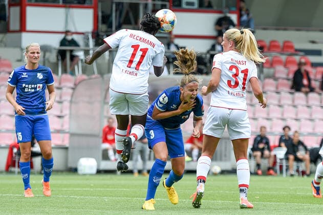 v.li.: Eunice Beckmann (Köln, 11), Myrthe Moorrees (Sand, 3), Kopfball, header, Zweikampf in der Luft, Aktion, Action, 28.06.2020, Köln (Deutschland), Fussball, Flyeralarm Frauen-Bundesliga, 1. FC Köln - SC Sand, DFB DFL REGULATIONS PROHIBIT ANY USE OF PHOTOGRAPHS AS IMAGE SEQUENCES AND OR QUASI-VIDEO.