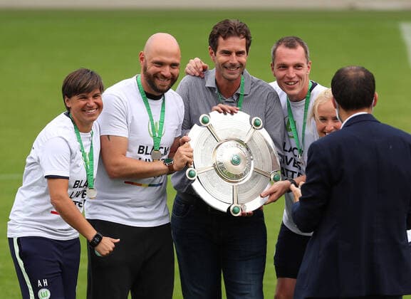 Wolfsburg vs Leverkusen, BL Frauen Wolfsburg, Deutschland 28.06.2020, FUßBALL - VfL Wolfsburg vs Bayer Leverkusen, Flyeralarm Frauen Bundesliga, Saison 2019 20. Co-Trainerin Ariane Hingst (VfL Wolfsburg), Cheftrainer Stephan Lerch (VfL Wolfsburg), Sportdirektor Ralf Kellermann (VfL Wolfsburg), Torwarttrainer Eike Herding (VfL Wolfsburg), Co-Trainerin Theresa Merk (VfL Wolfsburg) Wolfsburg
