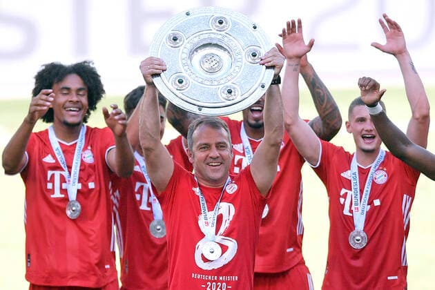 Fussball Bundesliga Saison 2019-2020 Spiel VfL Wolfsburg - FC Bayern Muenchen Deutscher Fussball Meister 2020 FLICK Hansi Trainer Team FC Bayern Muenchen feiert bei der Siegerehrung mit der Meisterschale und der Mannschaft Bundesliga Saison 2019-2020 Spiel VFL Wolfsburg - FC Bayern Muenchen 0 : 4 Deutscher Fussball Meister 2020 am 27.Juni 2020 in Wolfsburg DFL REGULATIONS PROHIBIT ANY USE OF PHOTOGRAPHS as IMAGE SEQUENCES and or QUASI-VIDEO Sportphoto by Laci Perenyi_Bernd Feil M.i.S. Pool Wolfsburg Volkswagen Arena Niedersachsen Deutschland