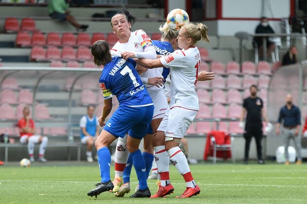 v.li.: Anne Van Bonn (Sand, 7), Peggy Nietgen (Köln, 21), Agnieszka Winczo (Sand, 15), Johanna Tietge (Köln, 18), Kopfball, header, Zweikampf in der Luft, Aktion, Action, 28.06.2020, Köln (Deutschland), Fussball, Flyeralarm Frauen-Bundesliga, 1. FC Köln - SC Sand, DFB DFL REGULATIONS PROHIBIT ANY USE OF PHOTOGRAPHS AS IMAGE SEQUENCES AND OR QUASI-VIDEO.