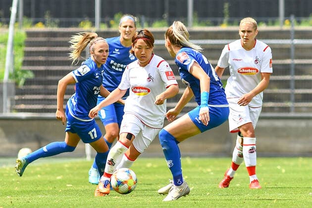 Yuka Hirano (Köln, 17) am Ball, Spielszene, 28.06.2020, Köln (Deutschland), Fussball, Flyeralarm Frauen-Bundesliga, 1. FC Köln - SC Sand, DFB DFL REGULATIONS PROHIBIT ANY USE OF PHOTOGRAPHS AS IMAGE SEQUENCES AND OR QUASI-VIDEO.
