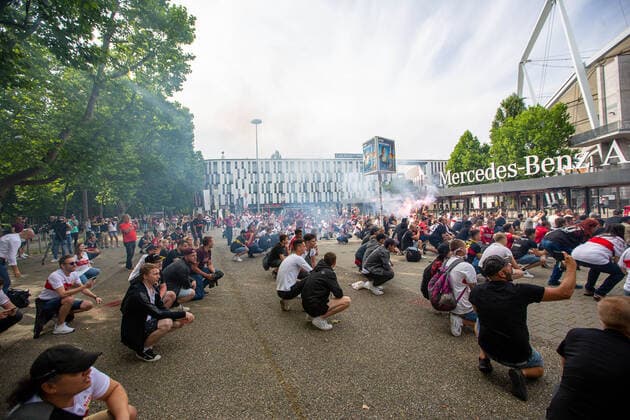 GER, aufstieg VfB Stuttgart, Mercedes Benz Arena, Fans feiern Aufstieg des VfB Stuttgart, Mercedes Benz Arena, 28.06.2020, GER, aufstieg VfB Stuttgart, Mercedes Benz Arena, 27.06.2020, Foto: EIBNER DROFITSCH Stuttgart