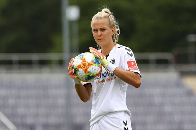 xjjx 27.06.2020 Fussball Frauen Flyeralarm 1.Bundesliga, 1.FFC Frankfurt - SC Freiburg v.l., Torfrau Merle Frohms (SC Freiburg), FREISTELLER (DFL DFB REGULATIONS PROHIBIT ANY USE OF PHOTOGRAPHS as IMAGE SEQUENCES and or QUASI-VIDEO) Copyright: JoaquimxFerreira