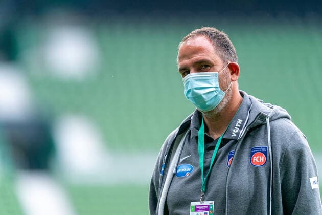 SV Werder Bremen vs 1.FC Heidenheim - Relegation 01 - 02.07.2020 Frank Schmidt (1. FC Heidenheim 1846 Trainer, Headcoach) mit CORONA Gesichtsmaske nphgm001: Fussball: 1. Bundesliga: Saison 19 20: Relegation 01; SV Werder Bremen vs 1.FC Heidenheim - 02.07.2020 Foto: gumzmedia nordphoto POOL DFL regulations prohibit any use of photographs as image sequences and or quasi-video. EDITORIAL USE ONLY National and international News-Agencies OUT. Bremen wohninvest Weserstadion Bremen DEUTSCHLAND