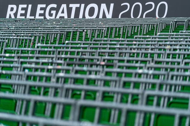 SV Werder Bremen vs 1.FC Heidenheim - Relegation 01 - 02.07.2020 Relegation 2020 Spruchband nphgm001: Fussball: 1. Bundesliga: Saison 19 20: Relegation 01; SV Werder Bremen vs 1.FC Heidenheim - 02.07.2020 Foto: gumzmedia nordphoto POOL DFL regulations prohibit any use of photographs as image sequences and or quasi-video. EDITORIAL USE ONLY National and international News-Agencies OUT. Bremen wohninvest Weserstadion Bremen DEUTSCHLAND