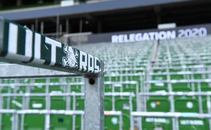 SV Werder Bremen vs 1.FC Heidenheim - Relegation 01 - 02.07.2020 Aufkleber der Ultras Bremen im Weserstadion Bremen, 02.07.2020, Fussball, Bundesliga, Relegation, Hinspiel, SV Werder Bremen - 1. FC Heidenheim Foto: TimGroothuis Witters Pool via gumzmedia nordphoto DFL REGULATIONS PROHIBIT ANY USE OF PHOTOGRAPHS AS IMAGE SEQUENCES AND OR QUASI VIDEO EDITORIAL USE ONLY NATIONAL AND INTERNATIONAL NEWS AGENCIES OUT Bremen