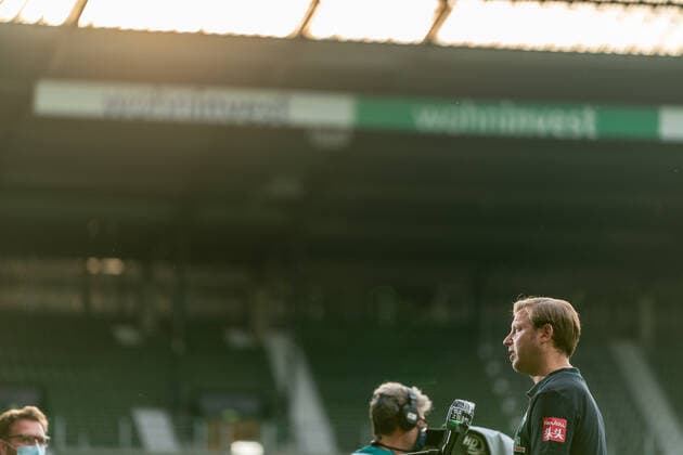 SV Werder Bremen vs 1.FC Heidenheim - Relegation 01 - 02.07.2020 Florian Kohfeldt (Trainer SV Werder Bremen) im Gegenlicht Feature nphgm001: Fussball: 1. Bundesliga: Saison 19 20: Relegation 01; SV Werder Bremen vs 1.FC Heidenheim - 02.07.2020 Foto: gumzmedia nordphoto POOL DFL regulations prohibit any use of photographs as image sequences and or quasi-video. EDITORIAL USE ONLY National and international News-Agencies OUT. Bremen wohninvest Weserstadion Bremen DEUTSCHLAND