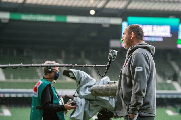GER, Werder Bremen vs. FC Heidenheim, Fussball, Bundesliga Religation, 2019 2020, 02.07.2020 DAZN Inteerview, Frank Schmidt, Trainer (FC Heidenheim), GER, Werder Bremen vs. FC Heidenheim, Fussball, Bundesliga Religation, 2019 2020, 02.07.2020, DFB DFL regulations prohibit any use of photographs as image sequences and or quasi-video., Foto: EIBNER Sascha Walther Bremen Weser-Stadion Hansestadt Bremen Deutschland