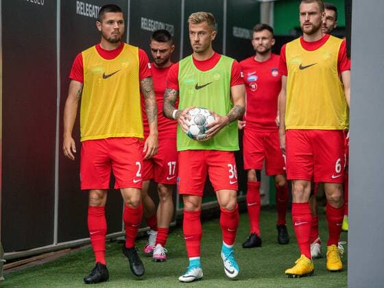 GER, Werder Bremen vs. FC Heidenheim, Fussball, Bundesliga Religation, 2019 2020, 02.07.2020 Vor dem Spiel, Marnon Busch (FC Heidenheim, 02), Niklas Dorsch (FC Heidenheim, 36), Patrick Mainka (FC Heidenheim, 06), GER, Werder Bremen vs. FC Heidenheim, Fussball, Bundesliga Religation, 2019 2020, 02.07.2020, DFB DFL regulations prohibit any use of photographs as image sequences and or quasi-video., Foto: EIBNER Sascha Walther Bremen Weser-Stadion Hansestadt Bremen Deutschland