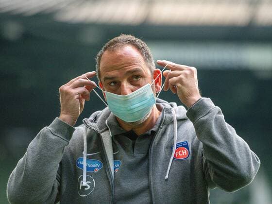 GER, Werder Bremen vs. FC Heidenheim, Fussball, Bundesliga Religation, 2019 2020, 02.07.2020 Frank Schmidt, Trainer (FC Heidenheim), mit Maske, GER, Werder Bremen vs. FC Heidenheim, Fussball, Bundesliga Religation, 2019 2020, 02.07.2020, DFB DFL regulations prohibit any use of photographs as image sequences and or quasi-video., Foto: EIBNER Sascha Walther Bremen Weser-Stadion Hansestadt Bremen Deutschland