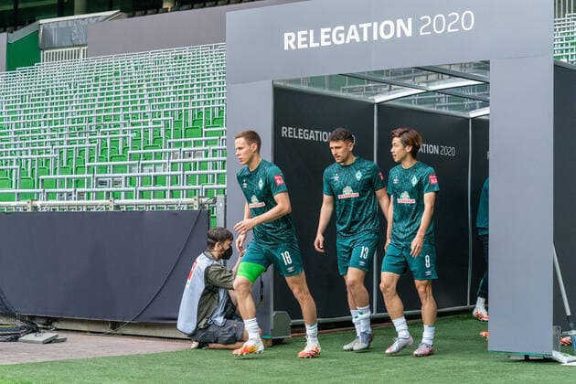 SV Werder Bremen vs 1.FC Heidenheim - Relegation 01 - 02.07.2020 Niklas Moisander (Werder Bremen 18 Kapitaen), Milos Veljkovic (Werder Bremen 13), Yuya Osako (Werder Bremen 08) kommen aus dem Spielertunnel auf das Spielfeld nphgm001: Fussball: 1. Bundesliga: Saison 19 20: Relegation 01; SV Werder Bremen vs 1.FC Heidenheim - 02.07.2020 Foto: gumzmedia nordphoto POOL DFL regulations prohibit any use of photographs as image sequences and or quasi-video. EDITORIAL USE ONLY National and international News-Agencies OUT. Bremen wohninvest Weserstadion Bremen DEUTSCHLAND