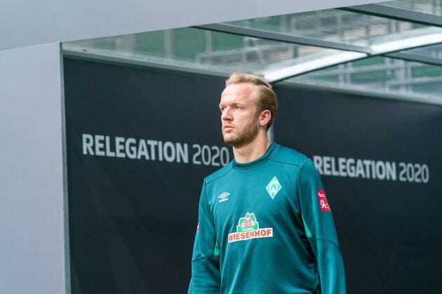 SV Werder Bremen vs 1.FC Heidenheim - Relegation 01 - 02.07.2020 Spieler kommen aus dem Spielertunnel auf das Spielfeld, Kevin Vogt (Werder Bremen 03) nphgm001: Fussball: 1. Bundesliga: Saison 19 20: Relegation 01; SV Werder Bremen vs 1.FC Heidenheim - 02.07.2020 Foto: gumzmedia nordphoto POOL DFL regulations prohibit any use of photographs as image sequences and or quasi-video. EDITORIAL USE ONLY National and international News-Agencies OUT. Bremen wohninvest Weserstadion Bremen DEUTSCHLAND