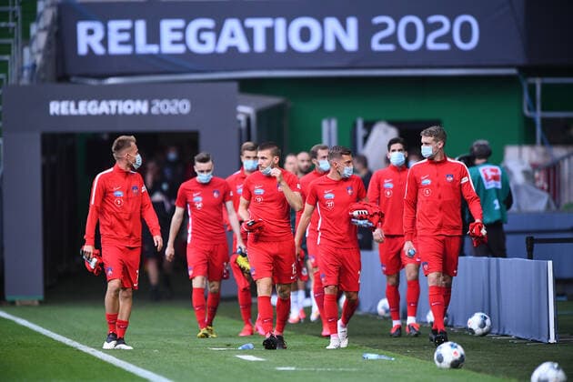 SV Werder Bremen vs 1.FC Heidenheim - Relegation 01 - 02.07.2020 Marc Schnatterer (Heidenheim), Robert Leipertz (Heidenheim), Konstantin Kerschbaumer (Heidenheim), Oliver Huesing (Heidenheim) v.l. Fussball: 1. Bundesliga:: nphgm001: Saison 19 20: Relegation Hinspiel: SV Werder Bremen - 1. FC Heidenheim, 02.07.2020 Foto: Marvin Ibo Güngör GES Pool via gumzmedia nordphoto Bremen HB Deutschland