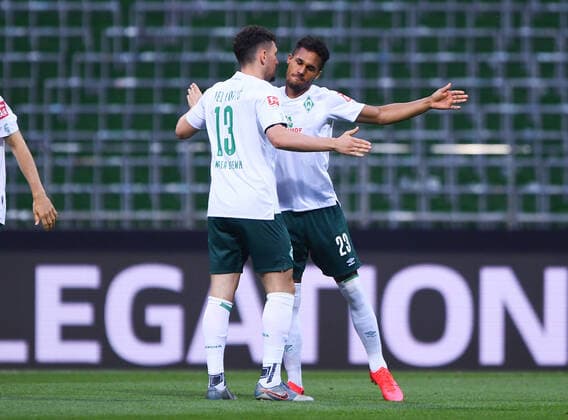 SV Werder Bremen vs 1.FC Heidenheim - Relegation 01 - 02.07.2020 Motiviert vor dem Spiel: Milos Veljkovic (Bremen) und Theodor Gebre Selassie (Bremen). Fussball: 1. Bundesliga:: nphgm001: Saison 19 20: Relegation Hinspiel: SV Werder Bremen - 1. FC Heidenheim, 02.07.2020 Foto: Marvin Ibo Güngör GES Pool via gumzmedia nordphoto Bremen HB Deutschland