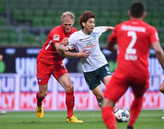 Werder Bremen - 1. FC Heidenheim Fußball, Relegation, Werder Bremen - 1. FC Heidenheim: Zweikampf, Duell Yuya Osako (Bremen) gegen Sebastian Griesbeck (Heidenheim). Photo: Marvin Ibo Güngör GES Pool via xim.gs DFL regulations prohibit any use of photographs as image sequences and or quasi-video. Editorial use only. National and international news agencies out. Bremen Deutschland