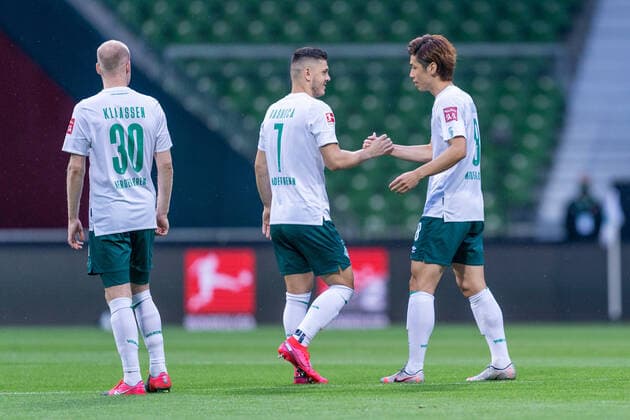 SV Werder Bremen vs 1.FC Heidenheim - Relegation 01 - 02.07.2020 Milot Rashica (Werder Bremen 07), Yuya Osako (Werder Bremen 08), Davy Klaassen (Werder Bremen 30), vor dem Anpfiff nphgm001: Fussball: 1. Bundesliga: Saison 19 20: Relegation 01; SV Werder Bremen vs 1.FC Heidenheim - 02.07.2020 Foto: gumzmedia nordphoto POOL DFL regulations prohibit any use of photographs as image sequences and or quasi-video. EDITORIAL USE ONLY National and international News-Agencies OUT. Bremen wohninvest Weserstadion Bremen DEUTSCHLAND