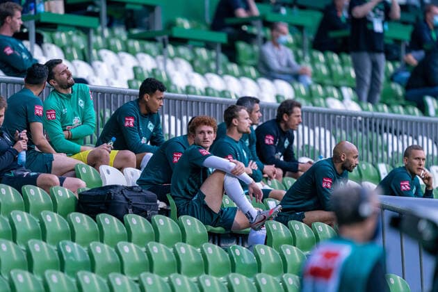 SV Werder Bremen vs 1.FC Heidenheim - Relegation 01 - 02.07.2020 Ersatzbank Werder, Joshua Sargent (Werder Bremen 19), Christian Groß Gross (Werder Bremen 36), Davie Selke (SV Werder Bremen 09), Stefanos Kapino (Werder Bremen 27), Fin Bartels (Werder Bremen 22), Ömer Oemer Toprak (Werder Bremen 21), Ludwig Augustinsson (Werder Bremen 05) nphgm001: Fussball: 1. Bundesliga: Saison 19 20: Relegation 01; SV Werder Bremen vs 1.FC Heidenheim - 02.07.2020 Foto: gumzmedia nordphoto POOL DFL regulations prohibit any use of photographs as image sequences and or quasi-video. EDITORIAL USE ONLY National and international News-Agencies OUT. Bremen wohninvest Weserstadion Bremen DEUTSCHLAND