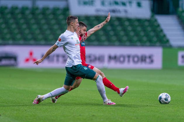 SV Werder Bremen vs 1.FC Heidenheim - Relegation 01 - 02.07.2020 Marco Friedl (Werder Bremen 32), Norman Theuerkauf (1. FC Heidenheim 1846 30) nphgm001: Fussball: 1. Bundesliga: Saison 19 20: Relegation 01; SV Werder Bremen vs 1.FC Heidenheim - 02.07.2020 Foto: gumzmedia nordphoto POOL DFL regulations prohibit any use of photographs as image sequences and or quasi-video. EDITORIAL USE ONLY National and international News-Agencies OUT. Bremen wohninvest Weserstadion Bremen DEUTSCHLAND