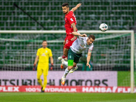 GER, Werder Bremen vs. FC Heidenheim, Fussball, Bundesliga Religation, 2019 2020, 02.07.2020 Tim Kleindienst (FC Heidenheim, 10), Niklas Moisander (SV Werder Bremen 18), GER, Werder Bremen vs. FC Heidenheim, Fussball, Bundesliga Religation, 2019 2020, 02.07.2020, DFB DFL regulations prohibit any use of photographs as image sequences and or quasi-video., Foto: EIBNER Sascha Walther Bremen Weser-Stadion Hansestadt Bremen Deutschland