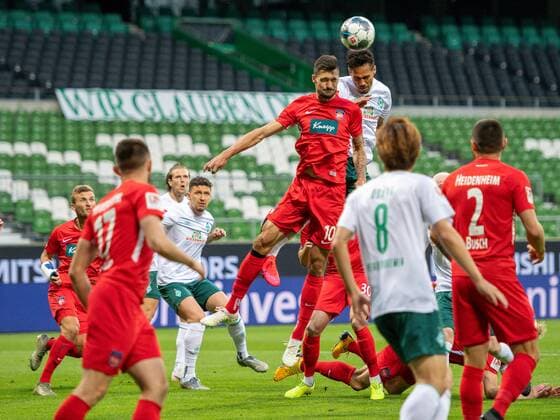 GER, Werder Bremen vs. FC Heidenheim, Fussball, Bundesliga Religation, 2019 2020, 02.07.2020 Tim Kleindienst (FC Heidenheim, 10), Theodor Gebre Selassie (SV Werder Bremen 23), GER, Werder Bremen vs. FC Heidenheim, Fussball, Bundesliga Religation, 2019 2020, 02.07.2020, DFB DFL regulations prohibit any use of photographs as image sequences and or quasi-video., Foto: EIBNER Sascha Walther Bremen Weser-Stadion Hansestadt Bremen Deutschland