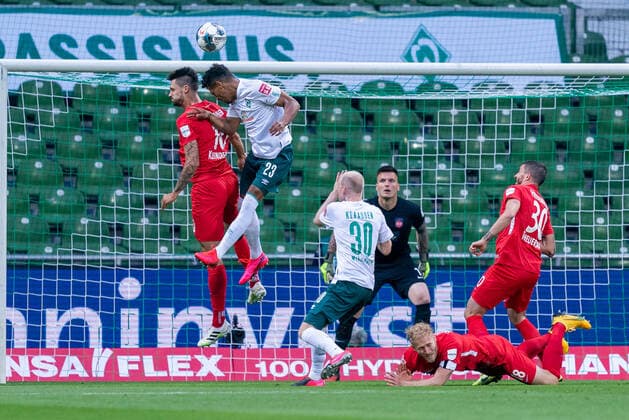 SV Werder Bremen vs 1.FC Heidenheim - Relegation 01 - 02.07.2020 +hei10, +wb23, Davy Klaassen (Werder Bremen 30), Kevin Müller Mueller (1. FC Heidenheim 1846 01), Norman Theuerkauf (1. FC Heidenheim 1846 30) nphgm001: Fussball: 1. Bundesliga: Saison 19 20: Relegation 01; SV Werder Bremen vs 1.FC Heidenheim - 02.07.2020 Foto: gumzmedia nordphoto POOL DFL regulations prohibit any use of photographs as image sequences and or quasi-video. EDITORIAL USE ONLY National and international News-Agencies OUT. Bremen wohninvest Weserstadion Bremen DEUTSCHLAND
